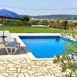 villa-luna-de-miel.hotels-in-trogir.com/